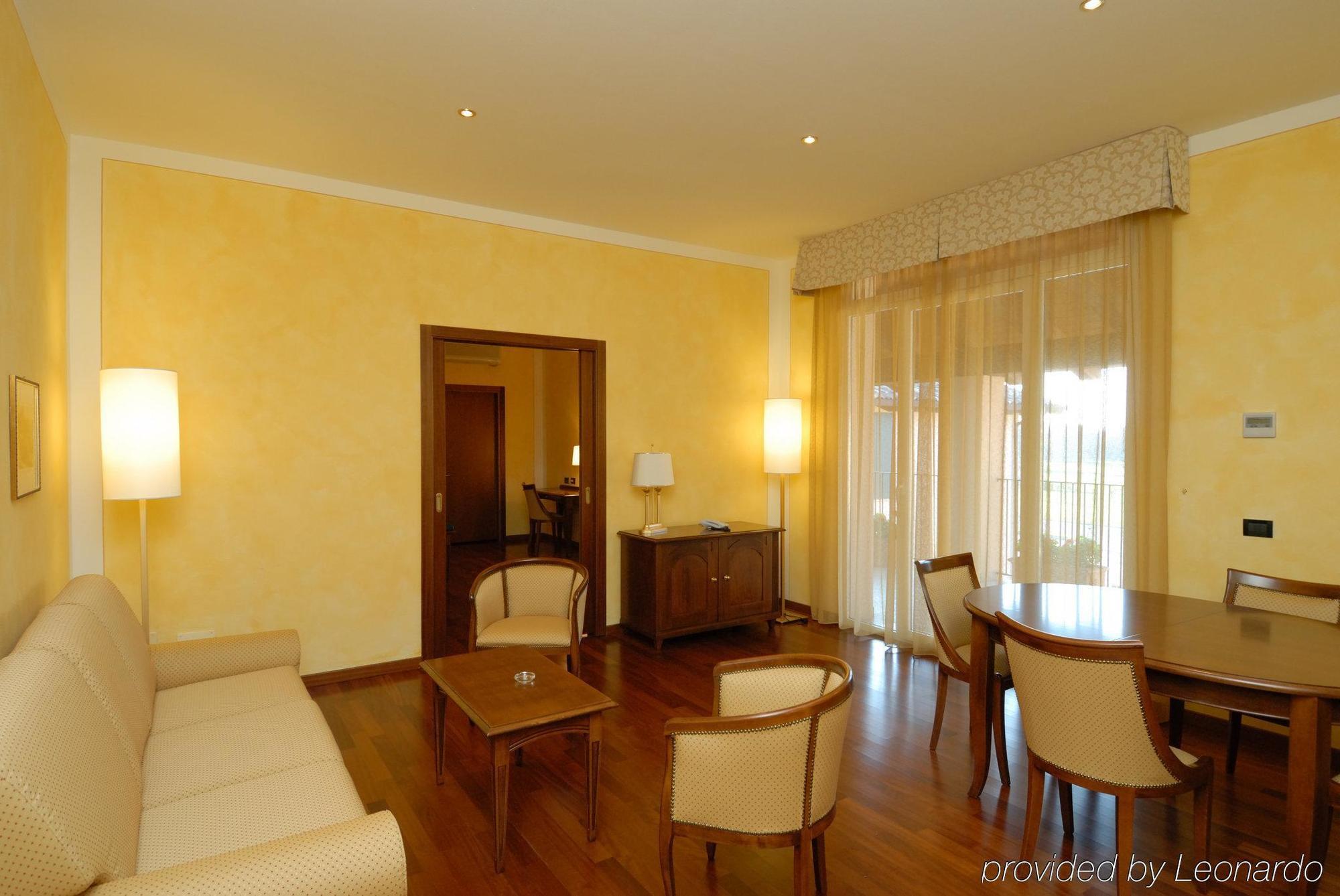 Hotel Conteverde Montecchio Emilia Habitación foto