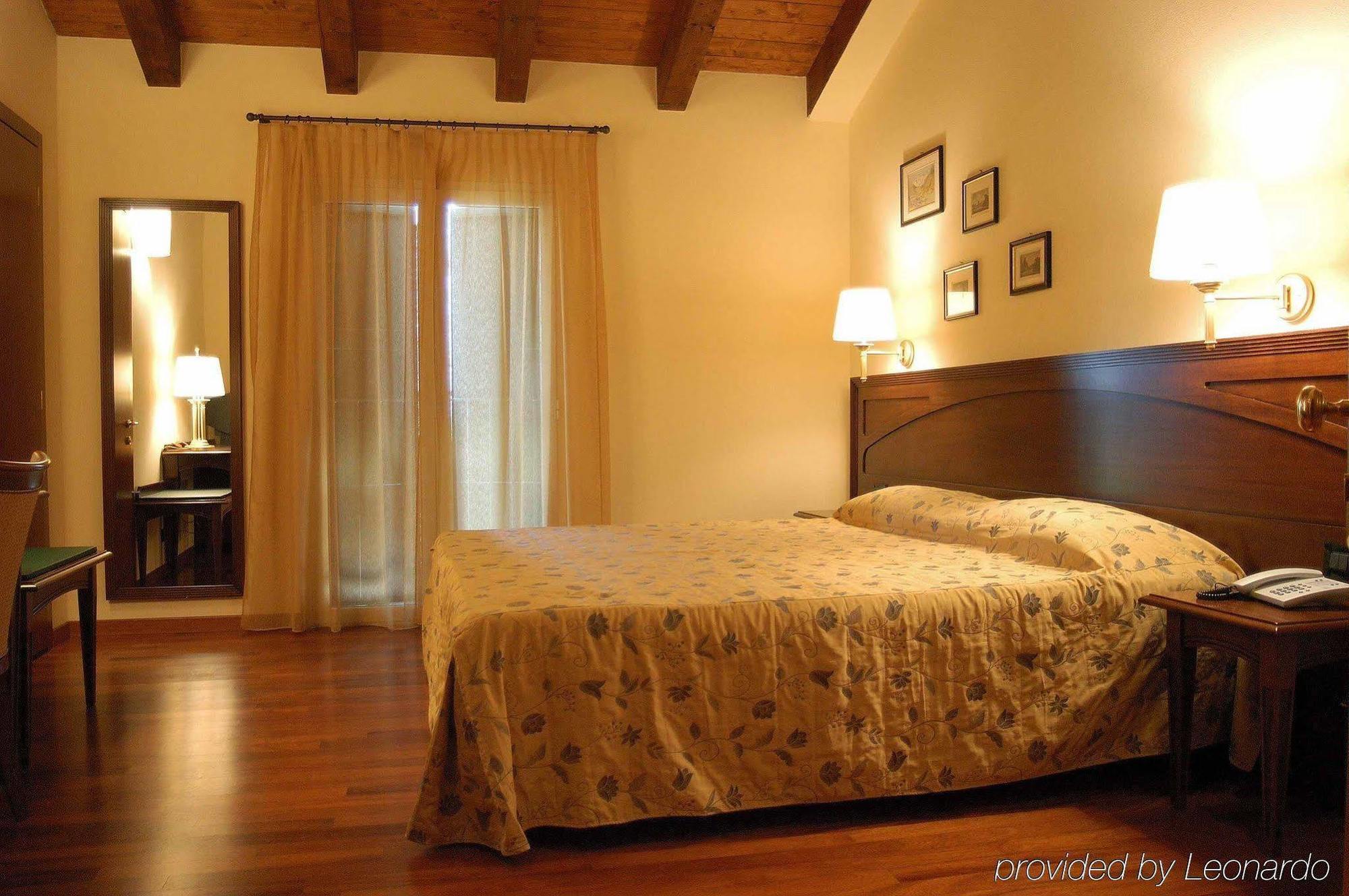 Hotel Conteverde Montecchio Emilia Habitación foto